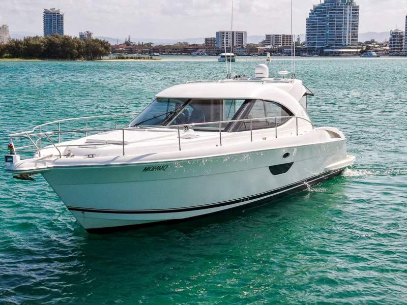 Riviera 4400 Sport Yacht