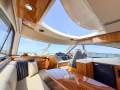 Riviera 4400 Sport Yacht