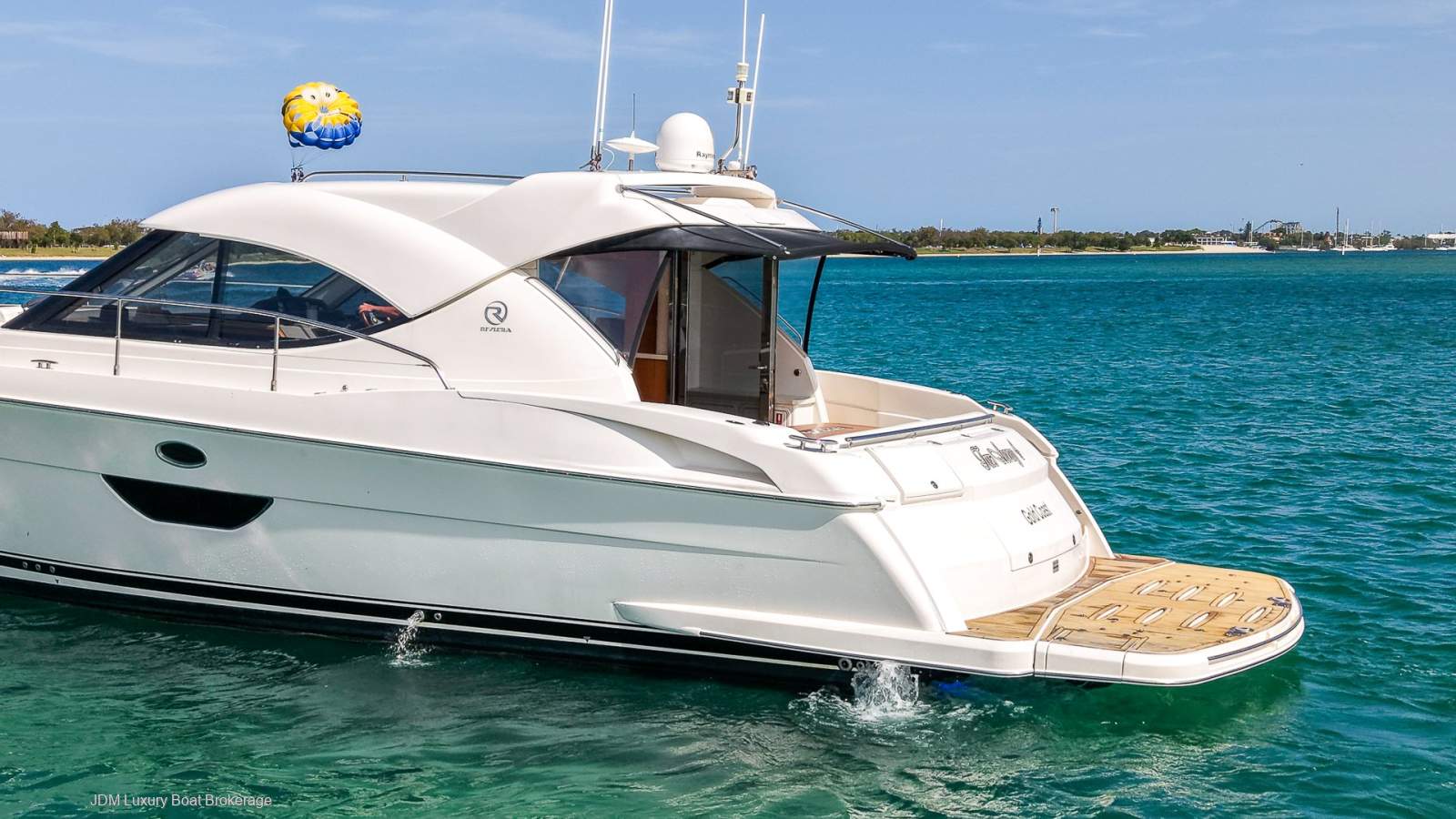 Riviera 4400 Sport Yacht