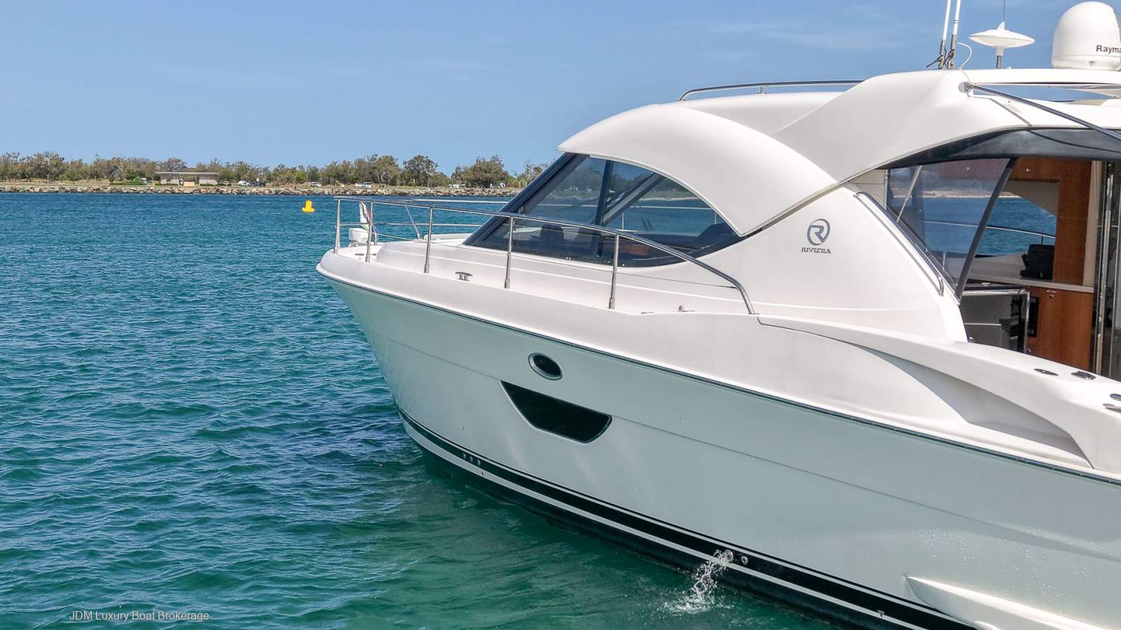 Riviera 4400 Sport Yacht