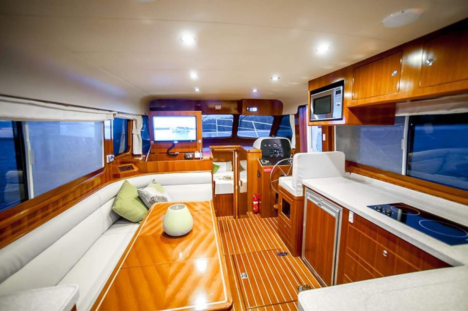 Integrity 380 Flybridge