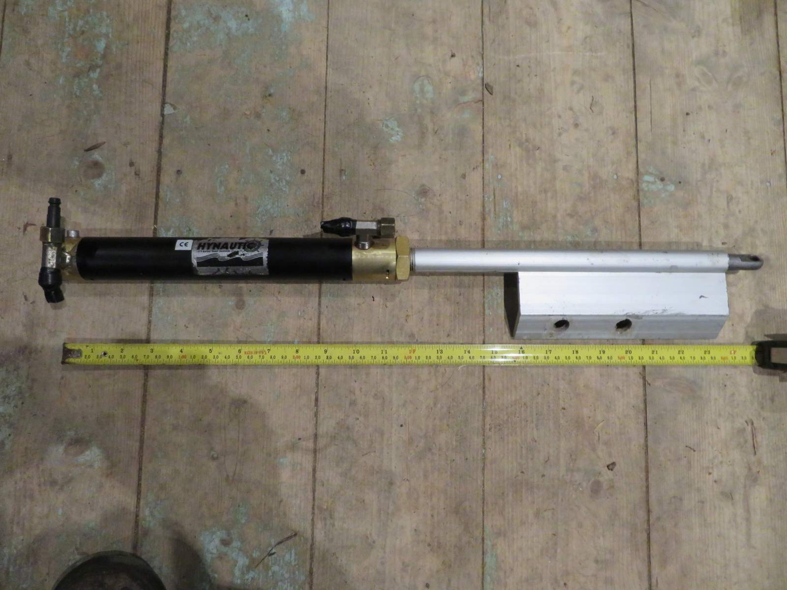 HYNAUTIC hydrolic sering ram