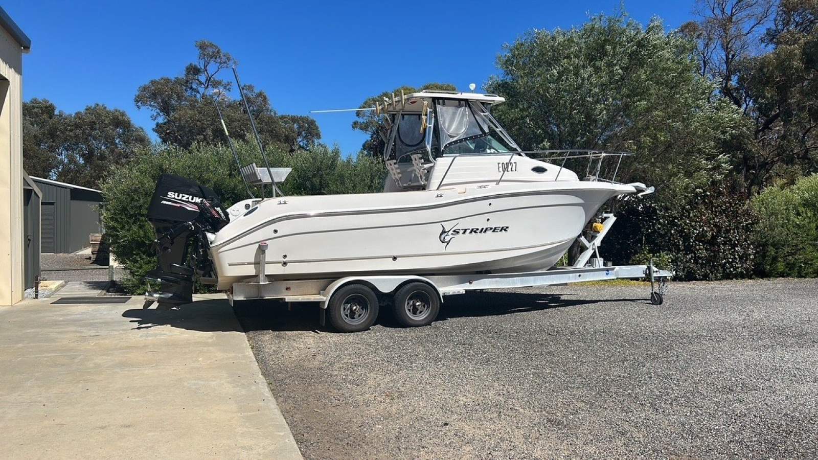 Seaswirl Striper 2601 WA Seaswirl Striper 2601