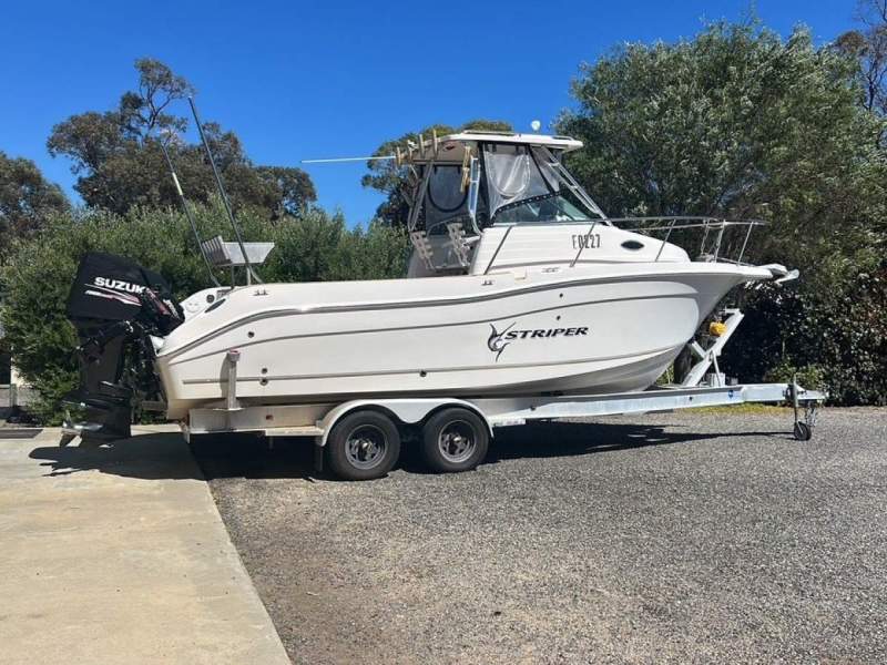 Seaswirl Striper 2601 WA Seaswirl Striper 2601