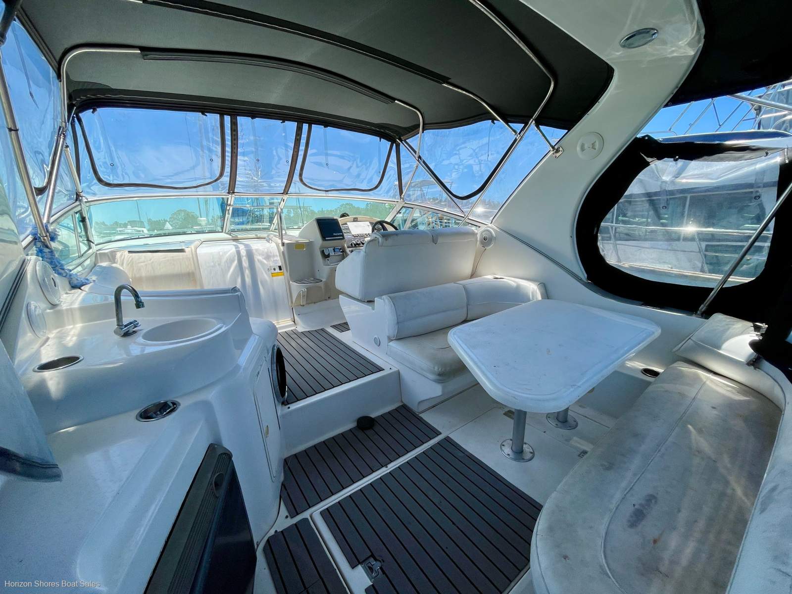 Cruisers Yachts 3375 Express