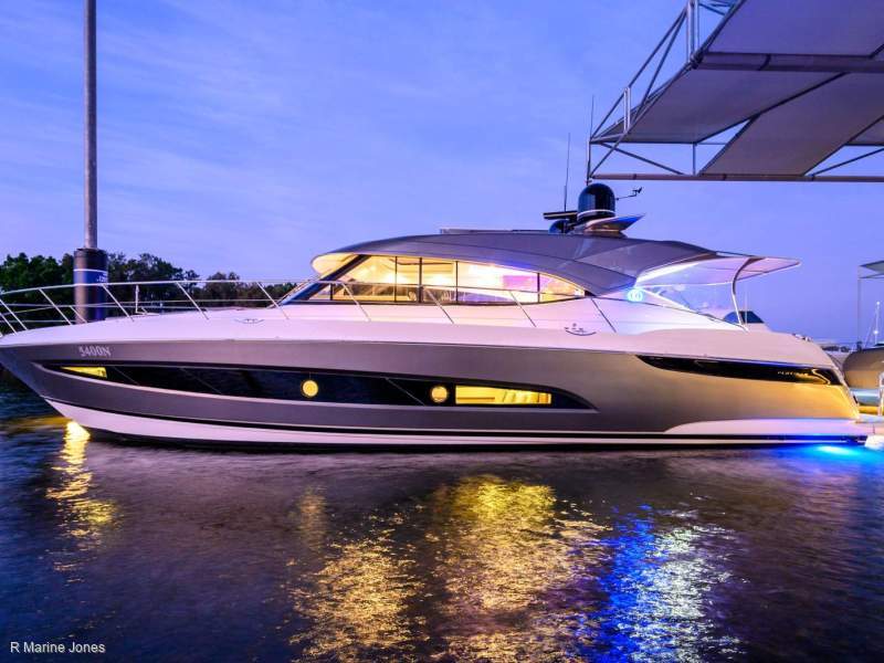 Riviera 5400 Sport Yacht Platinum Edition