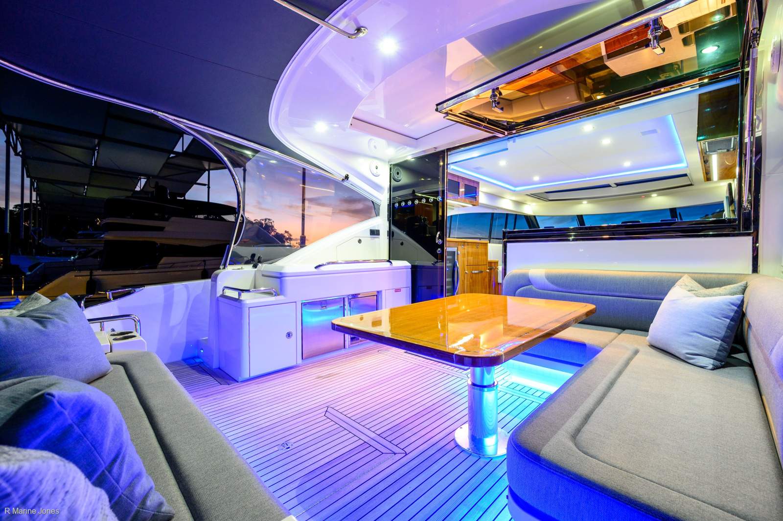 Riviera 5400 Sport Yacht Platinum Edition