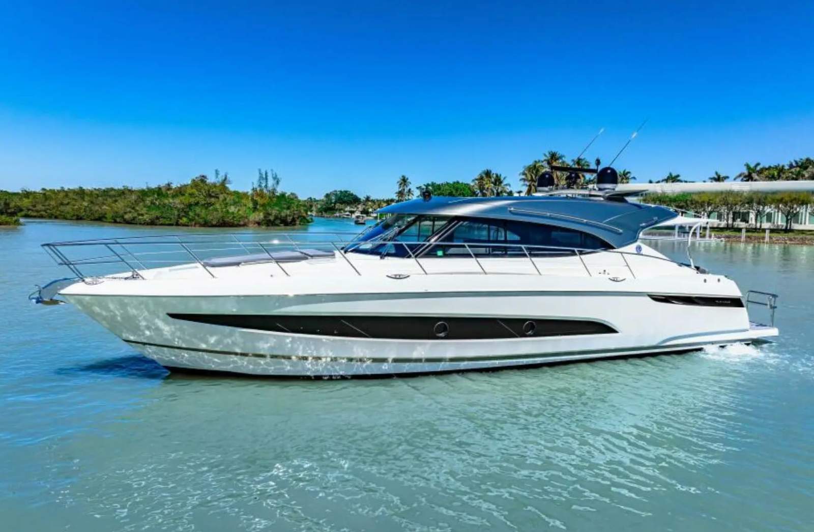 Riviera 5400 Sport Yacht Platinum Edition