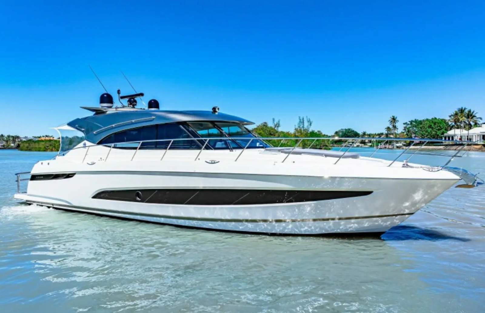 Riviera 5400 Sport Yacht Platinum Edition