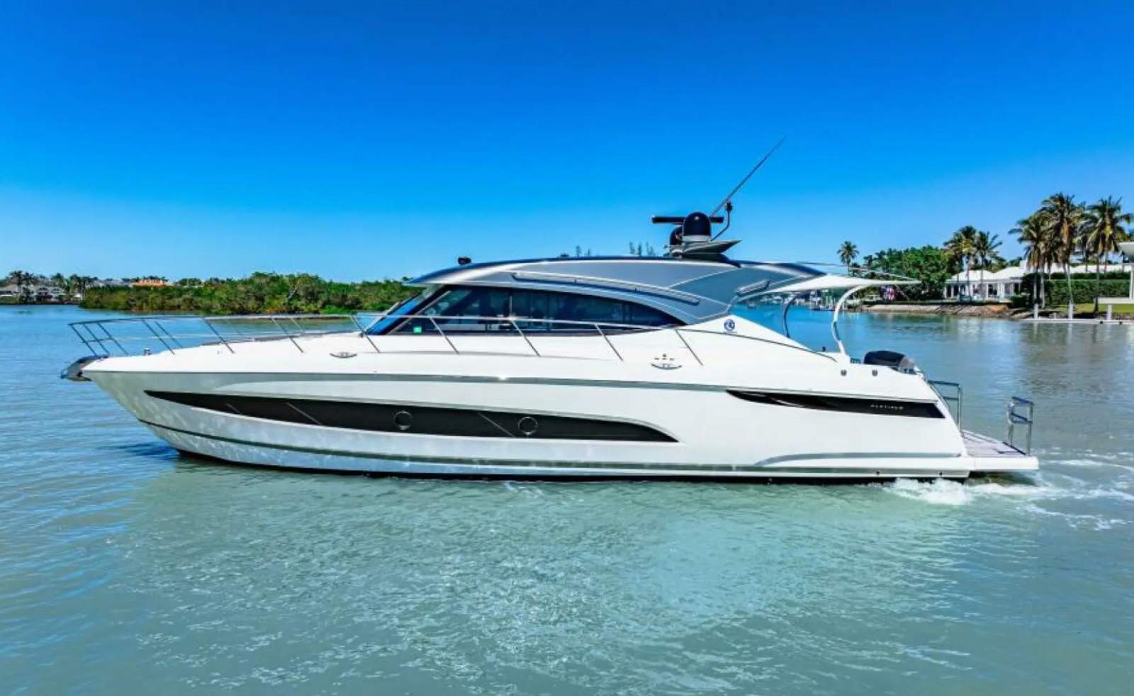 Riviera 5400 Sport Yacht Platinum Edition