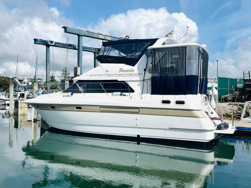 Cruisers Yachts 38 aft cabin