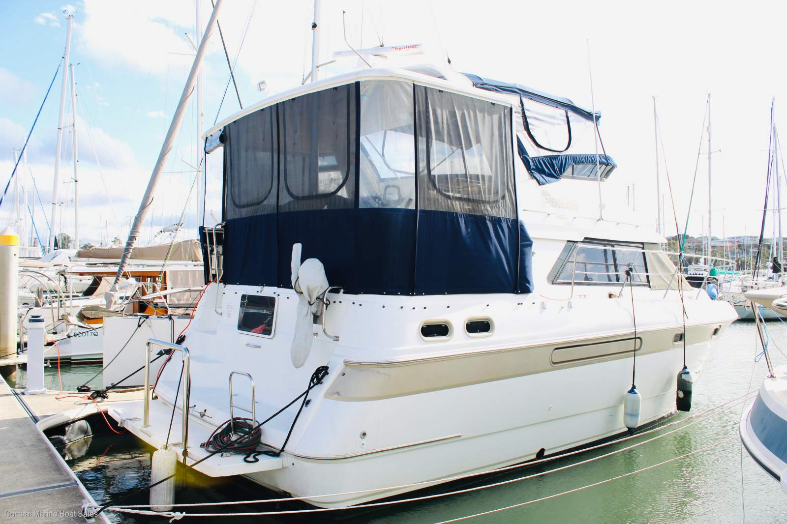 Cruisers Yachts 38 aft cabin