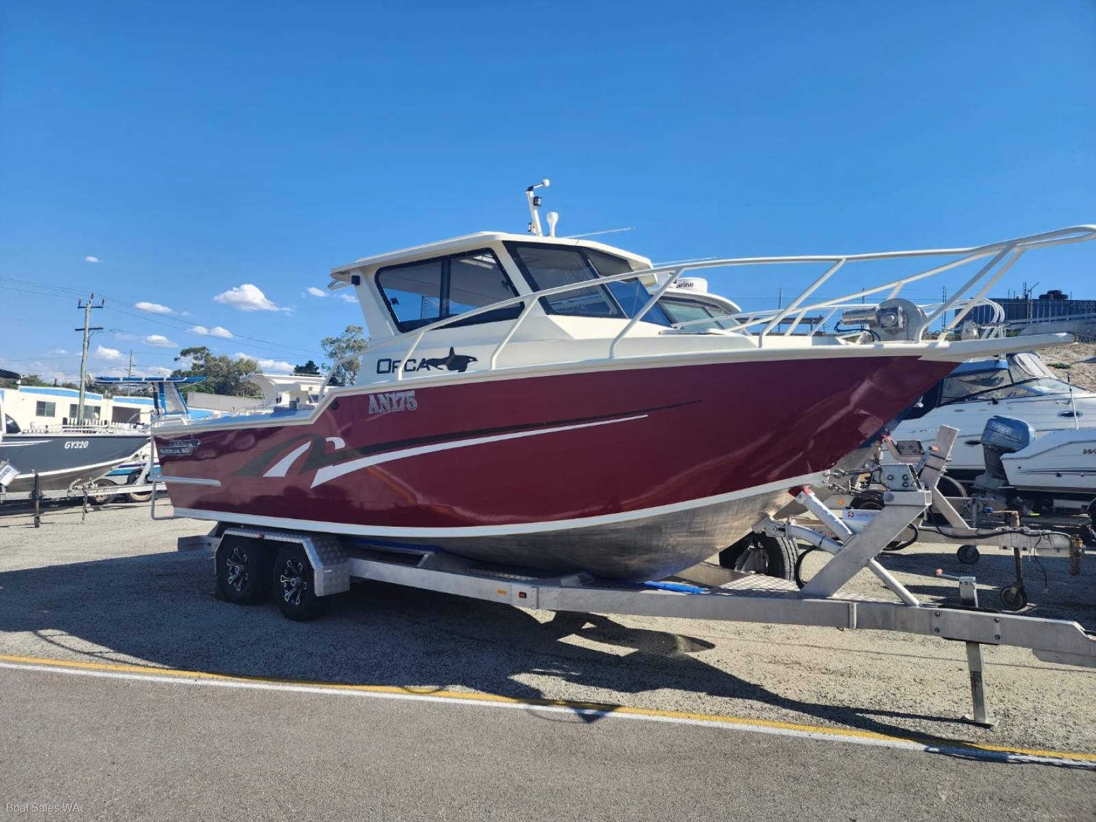 Razerline 8.0 Hardtop LIKE A NEW VESSEL WITH A VERY LOW 112 HOUR 6.2LMPI