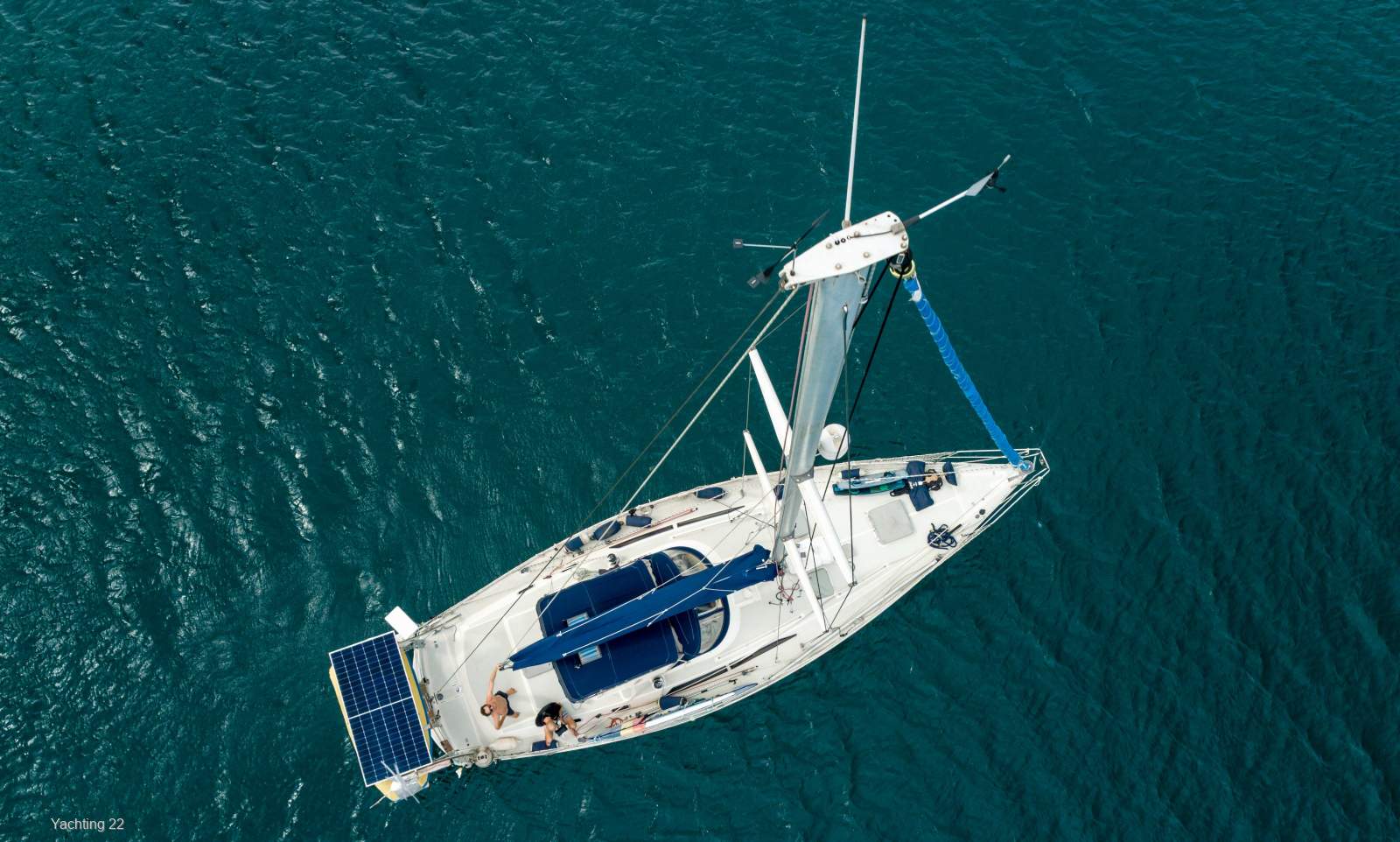 Moody 422CC Central cockpit well equipped for cruising