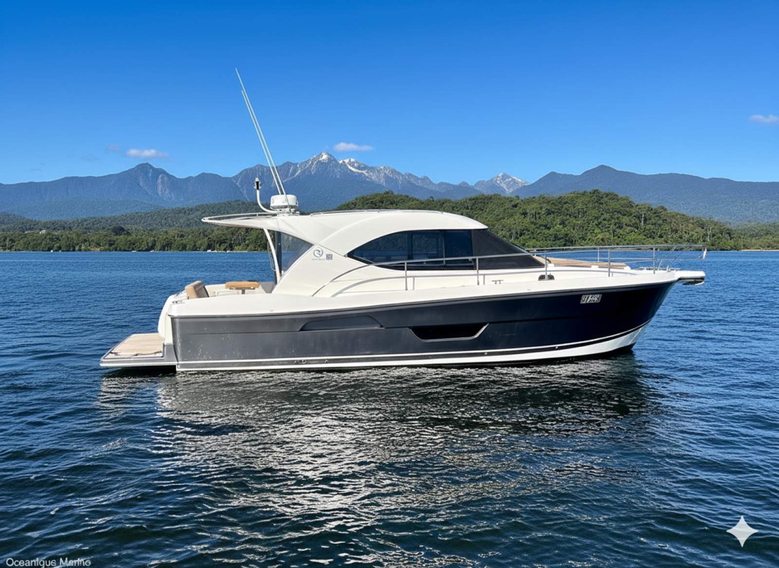 Riviera 3600 Sport Yacht
