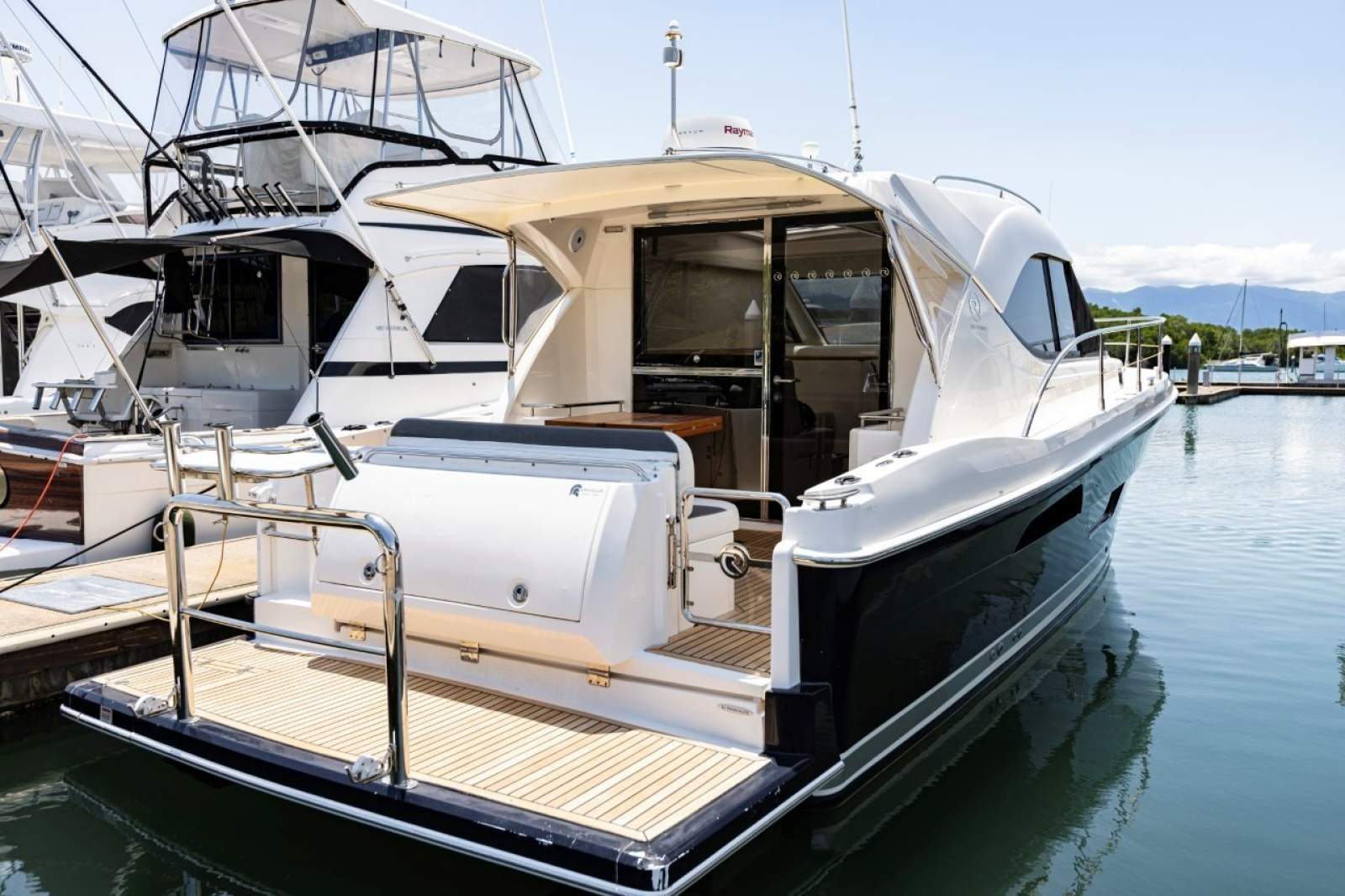 Riviera 3600 Sport Yacht