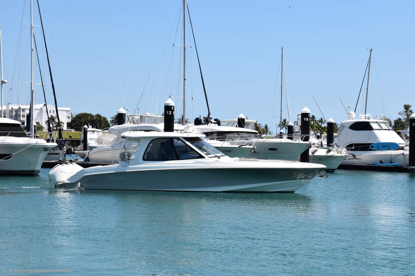 Boston Whaler 380 Realm