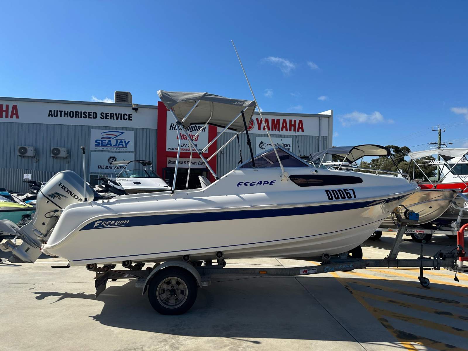 Freedom 5.30 Escape Half Cabin