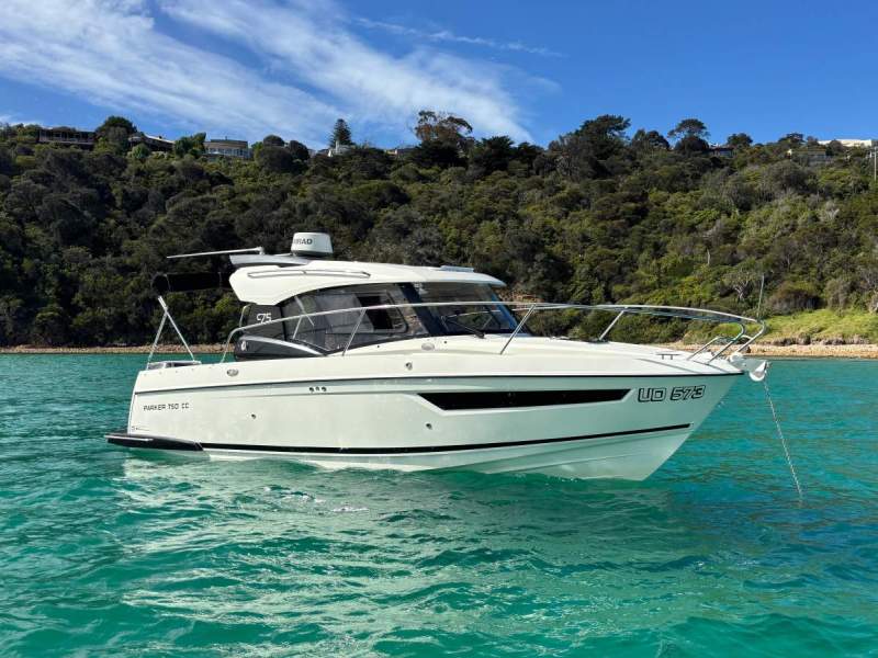Parker 750 Cabin Cruiser