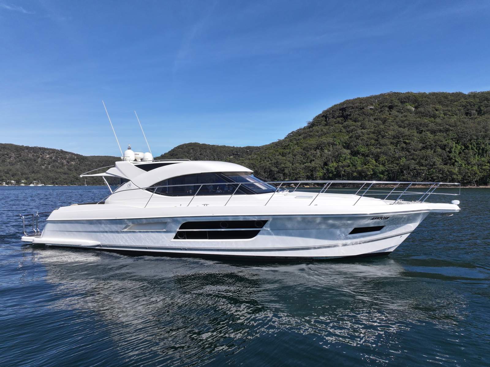 Riviera 5000 Sport Yacht