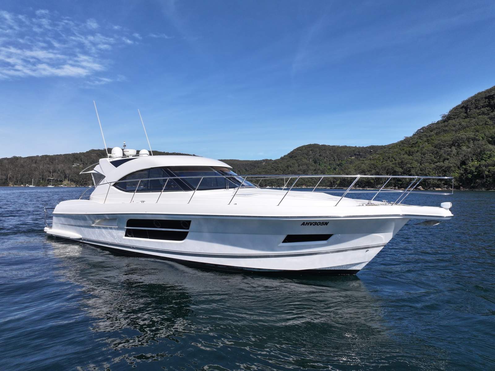 Riviera 5000 Sport Yacht