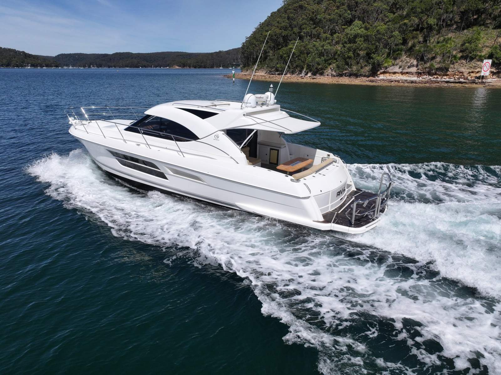 Riviera 5000 Sport Yacht