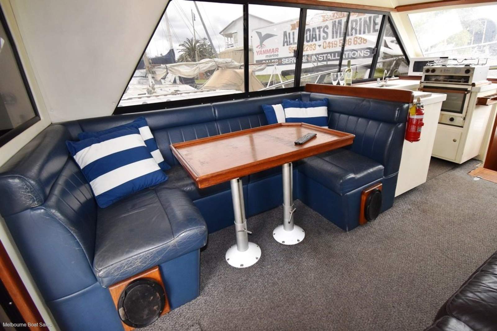 Mustang 3800 Flybridge Cruiser - BIG VOLUME FLYBRIDGE