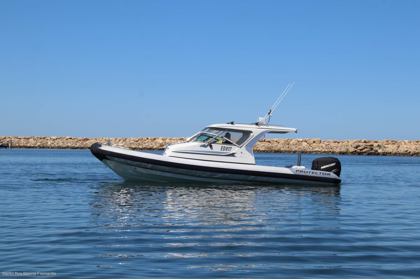 Protector 8.50 Cabin with Full Length Hardtop