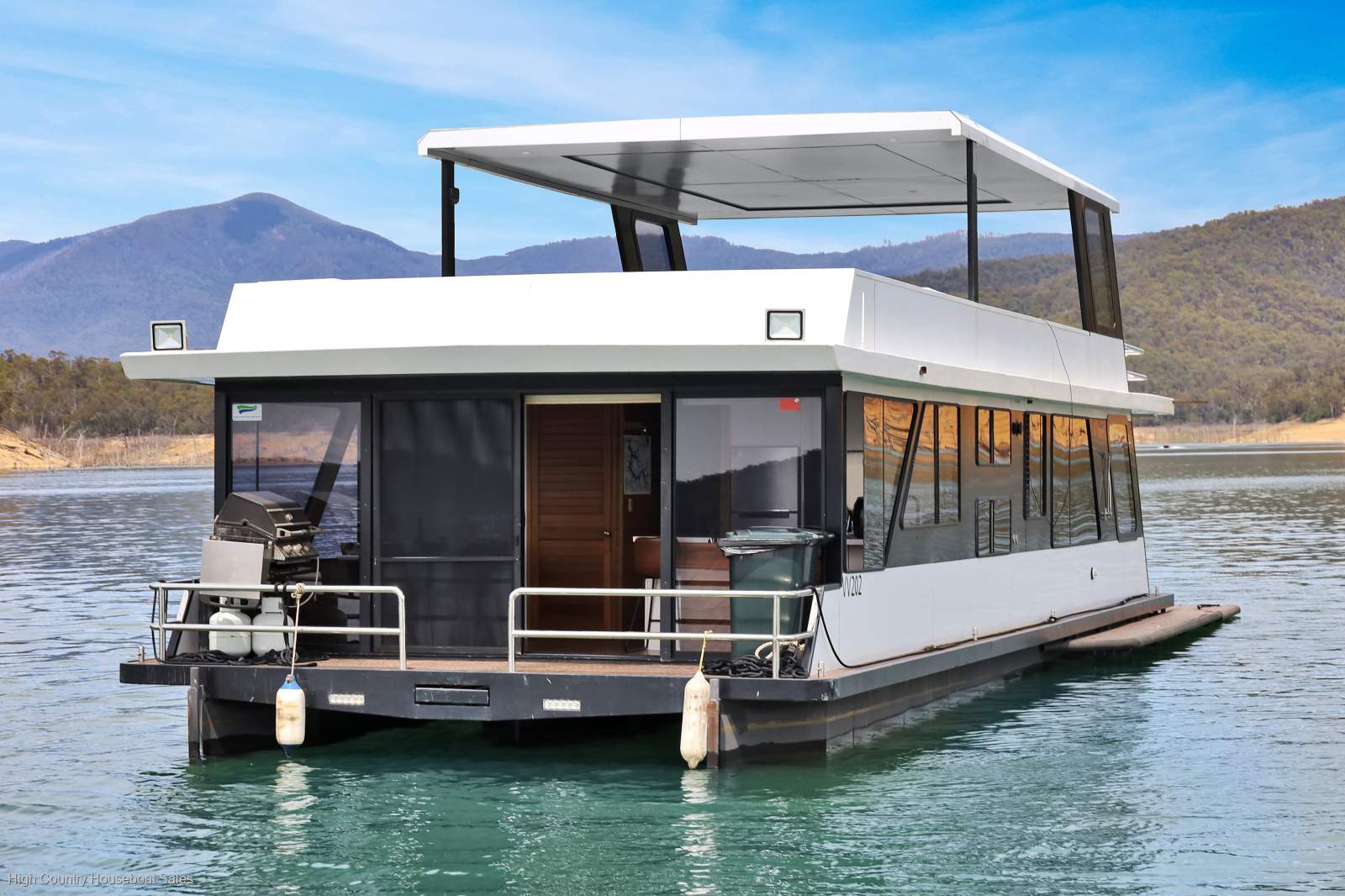 KAPALUA Houseboat Holiday Home on Lake Eildon:Kapalua on Lake Eildon