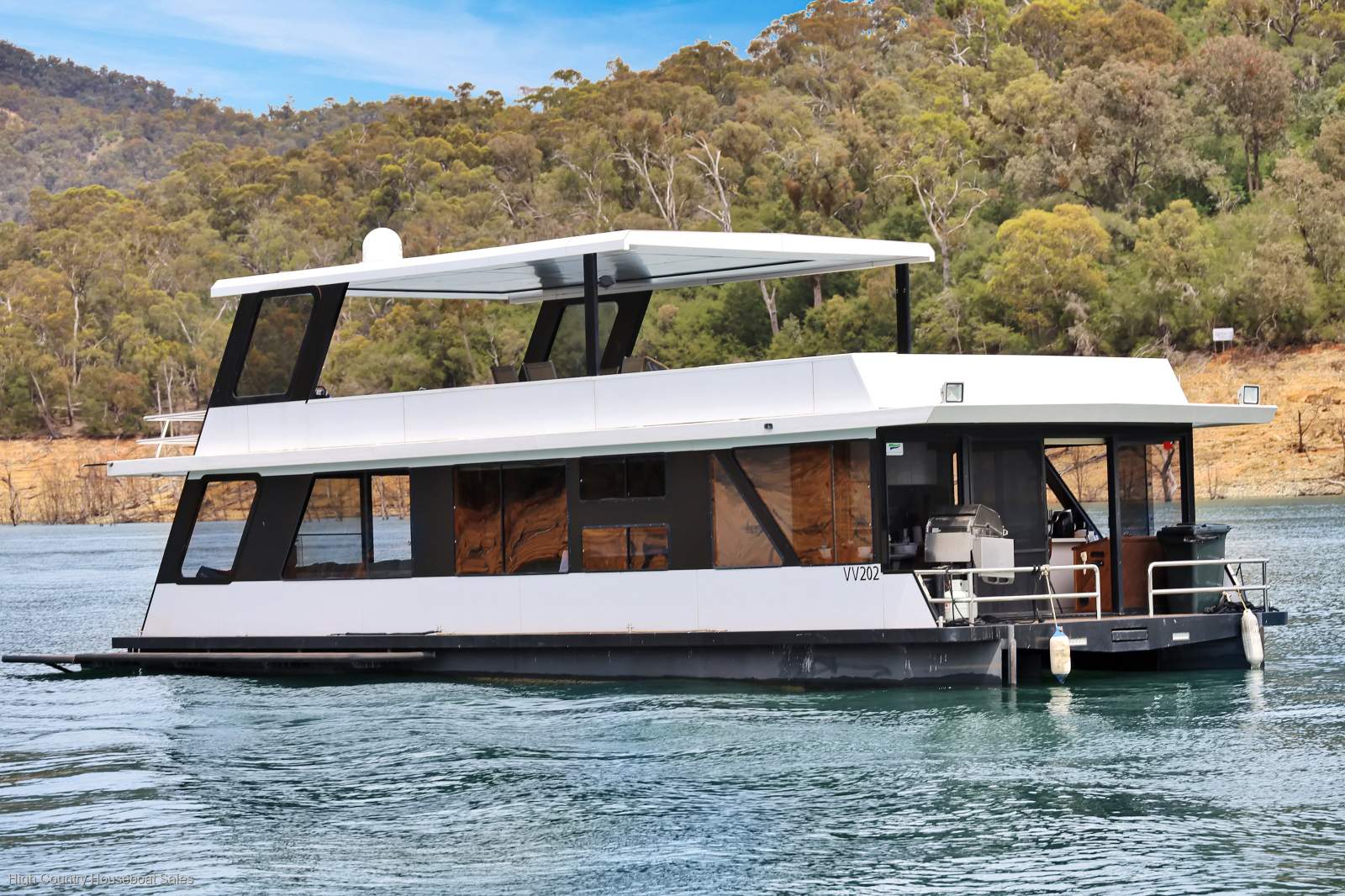 KAPALUA Houseboat Holiday Home on Lake Eildon:Kapalua on Lake Eildon