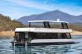 KAPALUA Houseboat Holiday Home on Lake Eildon:Kapalua on Lake Eildon
