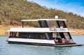 KAPALUA Houseboat Holiday Home on Lake Eildon:Kapalua on Lake Eildon