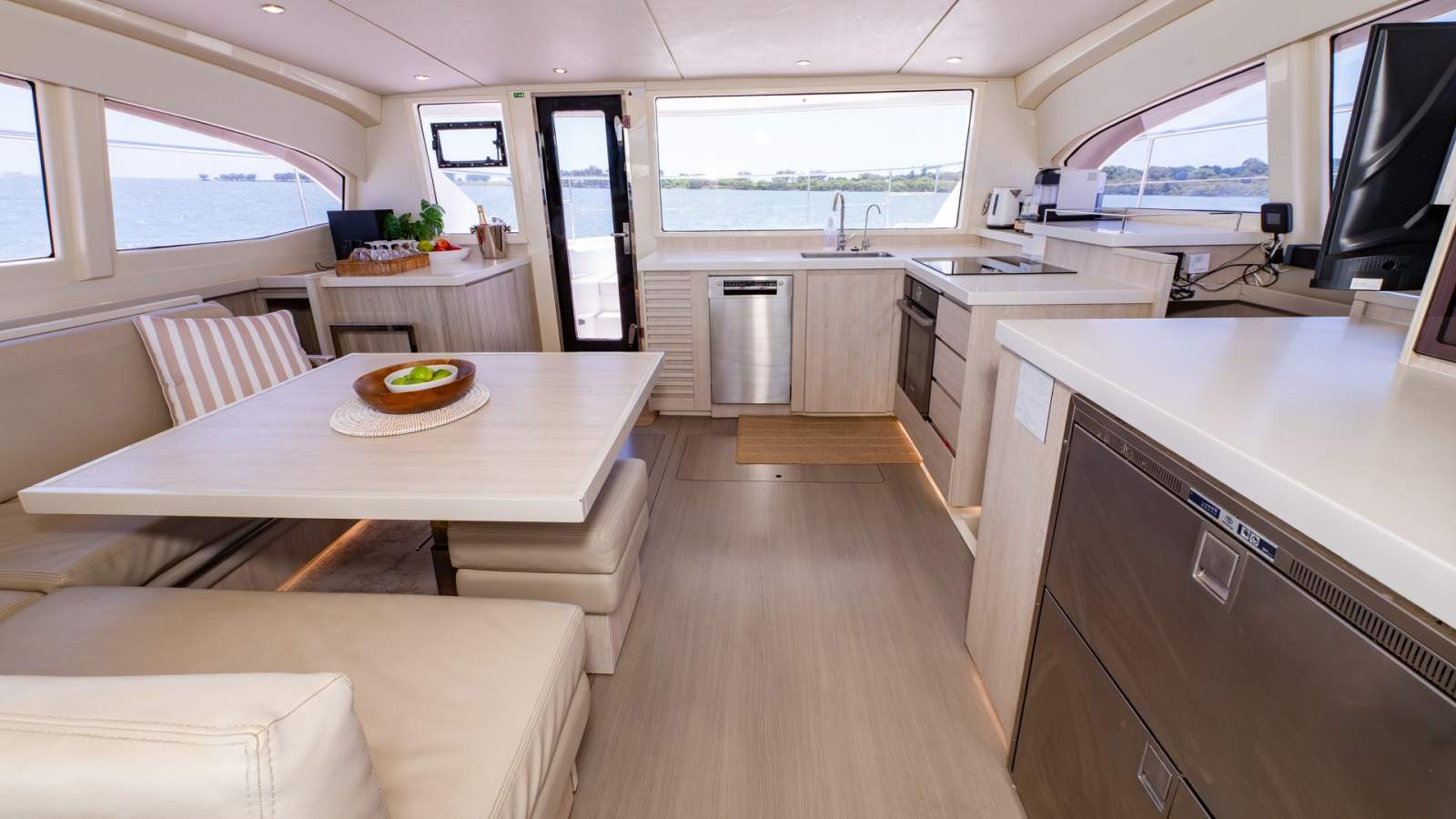 Leopard Catamarans 43 PC