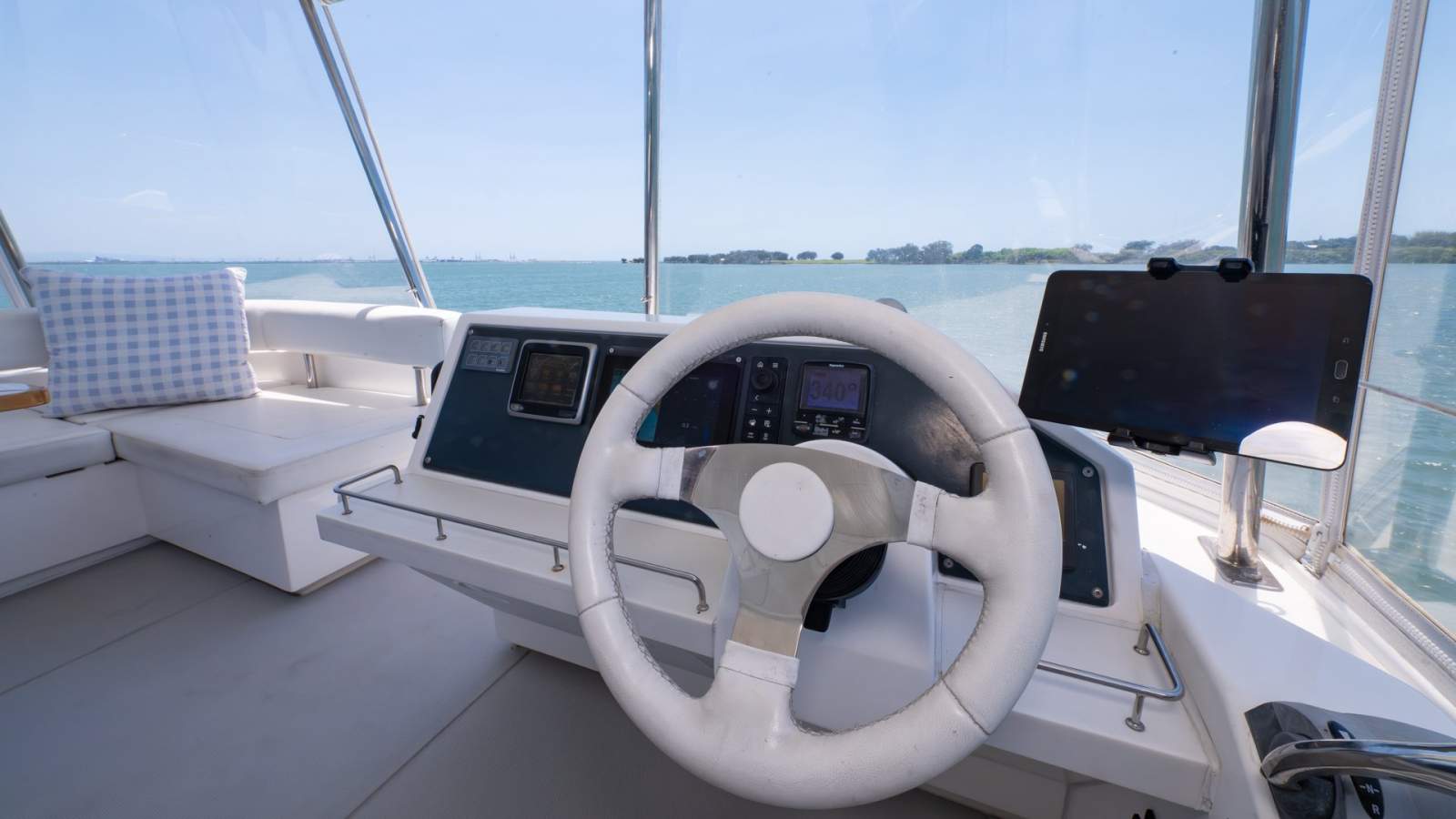 Leopard Catamarans 43 PC