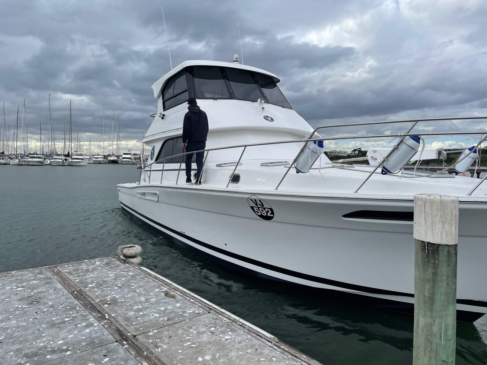 Caribbean 49 Flybridge Cruiser