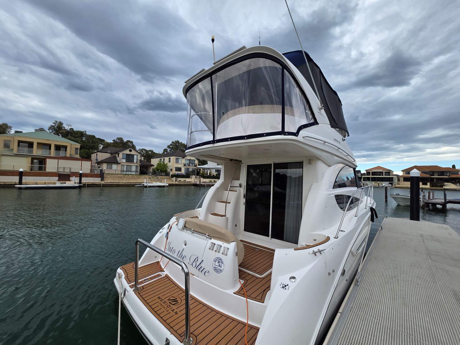 Meridian 341 Sedan Flybridge - Shaft Driven - Turn-Key & Summer Ready
