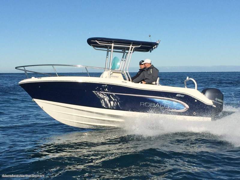 Robalo R180 Centre Console