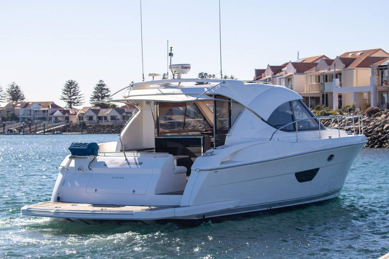 Riviera 4400 Sport Yacht