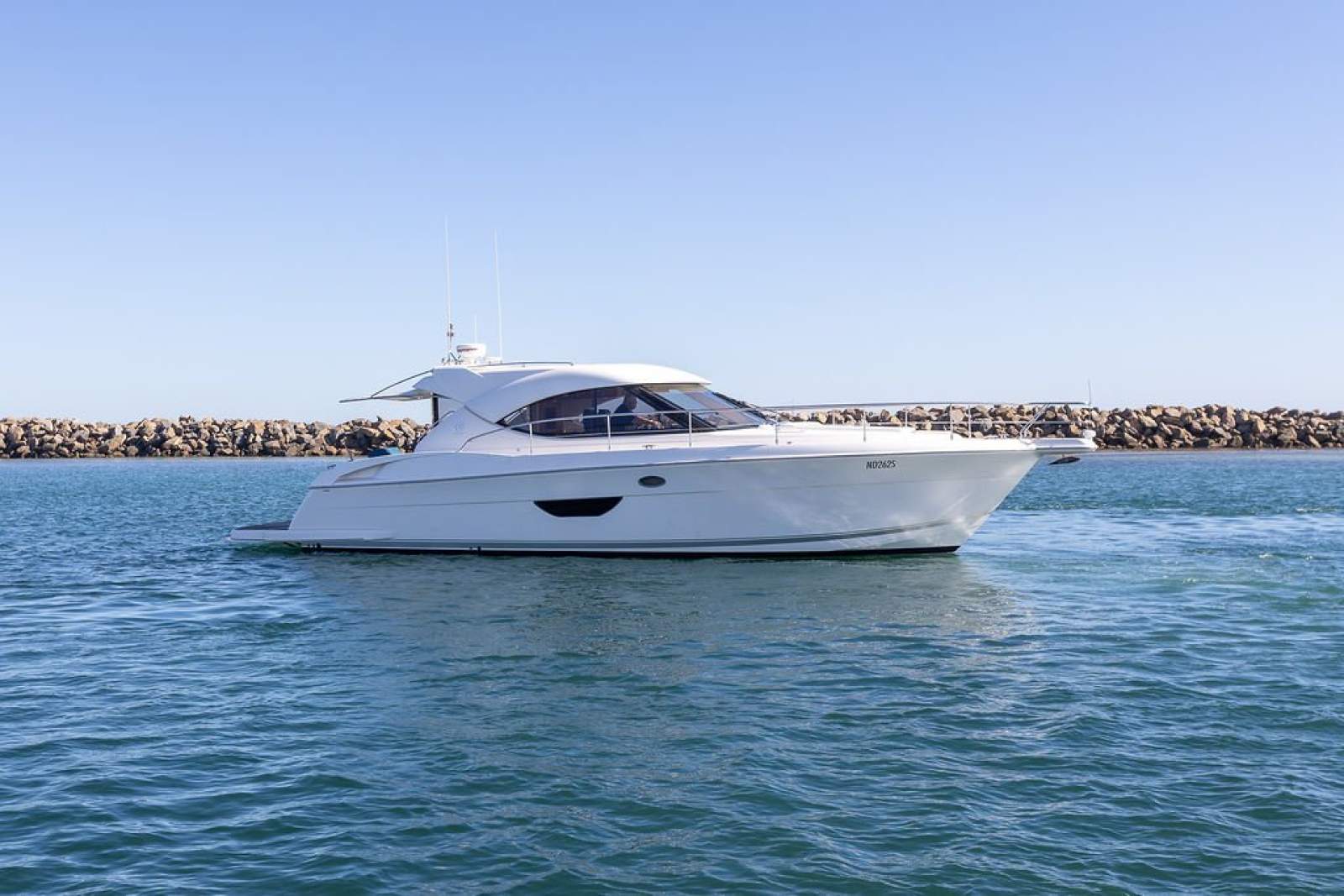 Riviera 4400 Sport Yacht