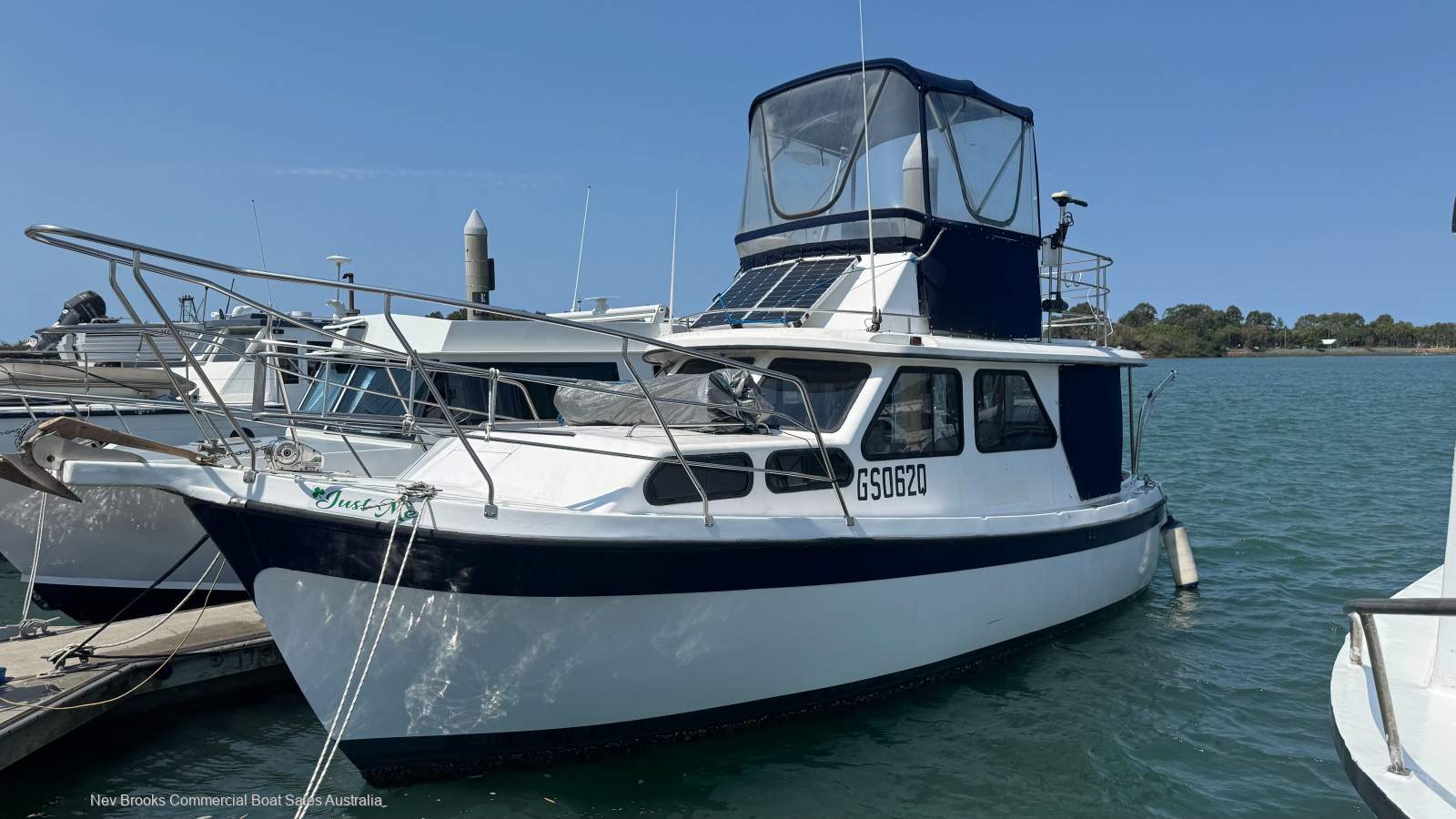 Cuddles 30 Flybridge Cruiser