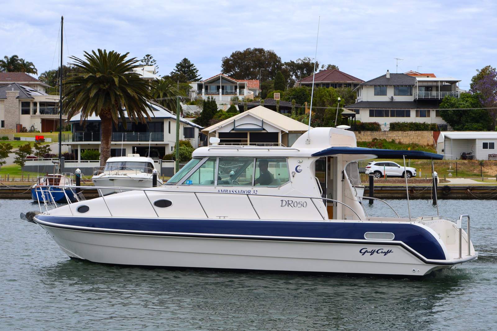 Gulf Craft Ambassador 32 - Solid & Stylish!