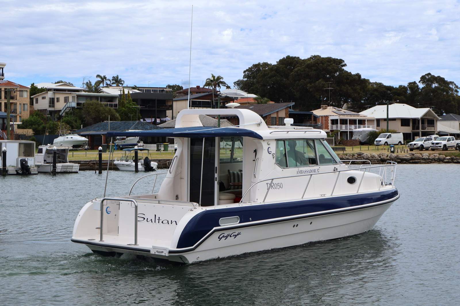 Gulf Craft Ambassador 32 - Solid & Stylish!