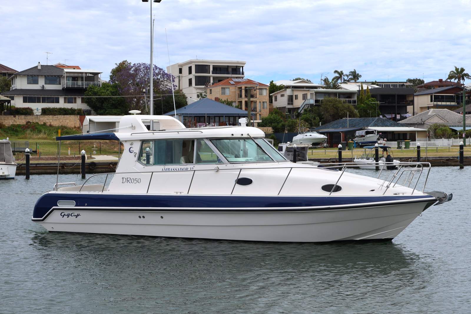 Gulf Craft Ambassador 32 - Solid & Stylish!