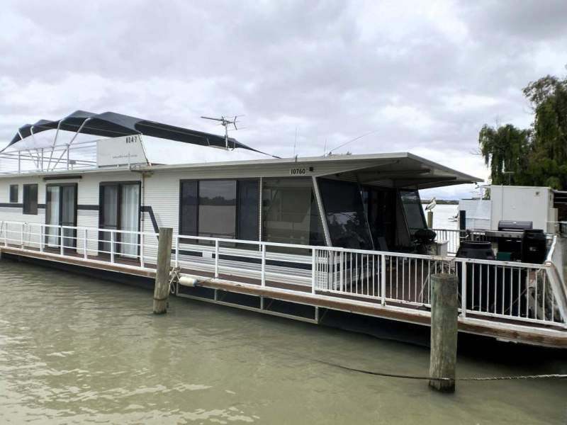 "Adventurer" Family 5 Bed, Comm survey, Houseboat.