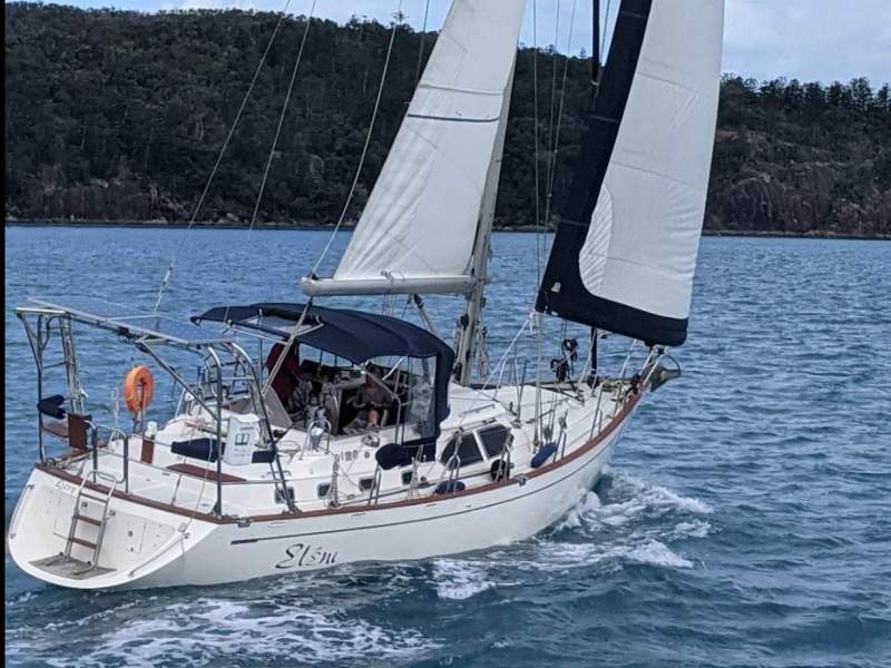 Tayana 48 Deck Saloon