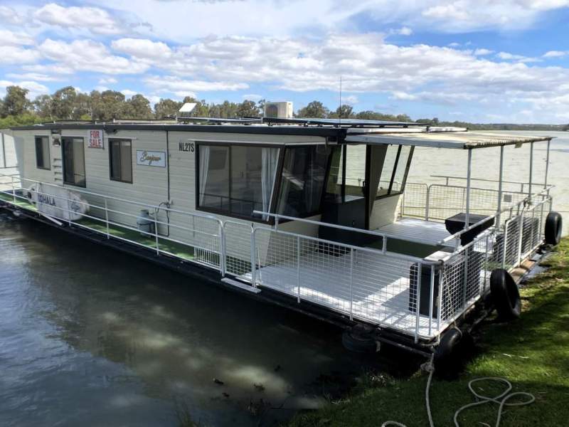"Bonjour". Modern Open Plan, Two Bed, Houseboat.