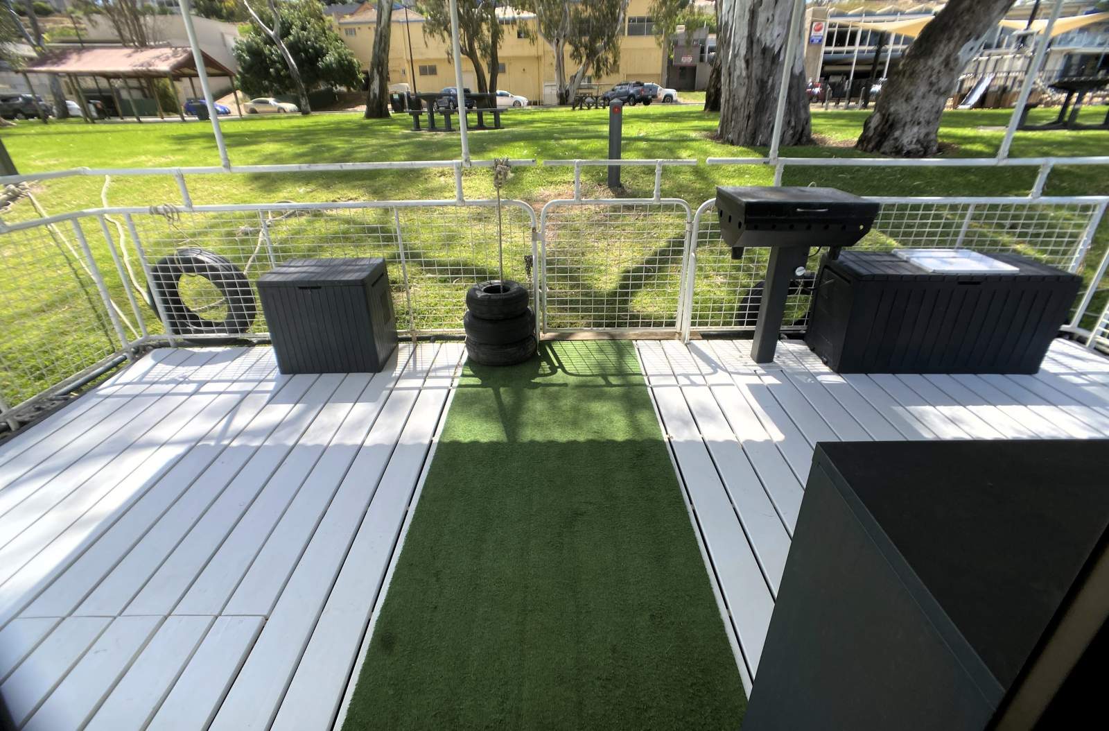 "Bonjour". Modern Open Plan, Two Bed, Houseboat.