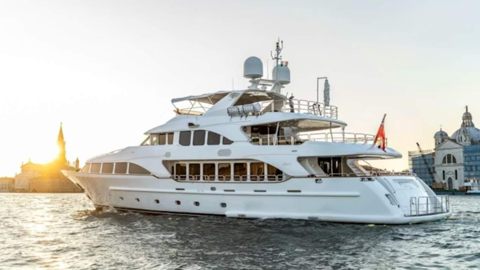 Benetti Classic 120 MY