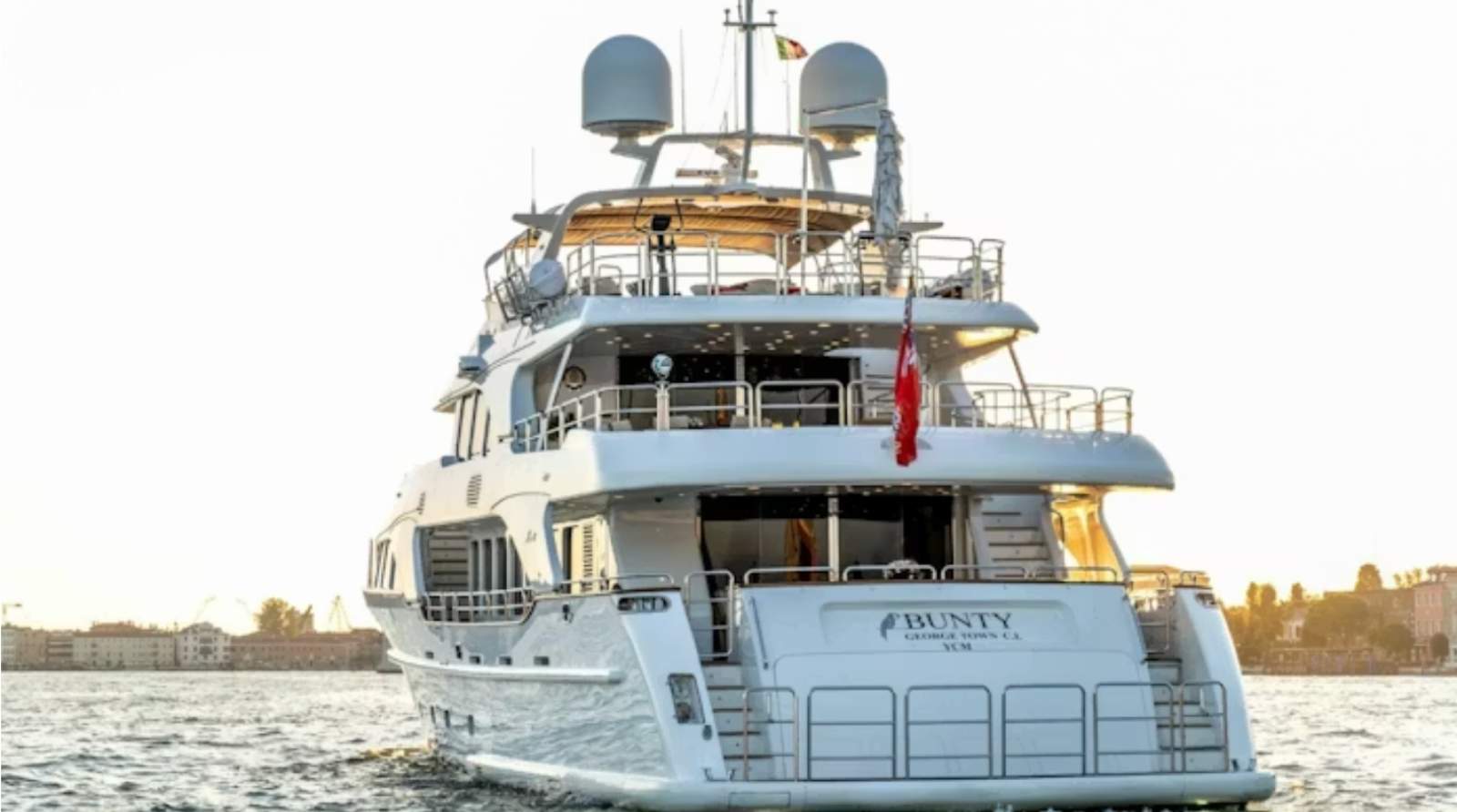 Benetti Classic 120 MY