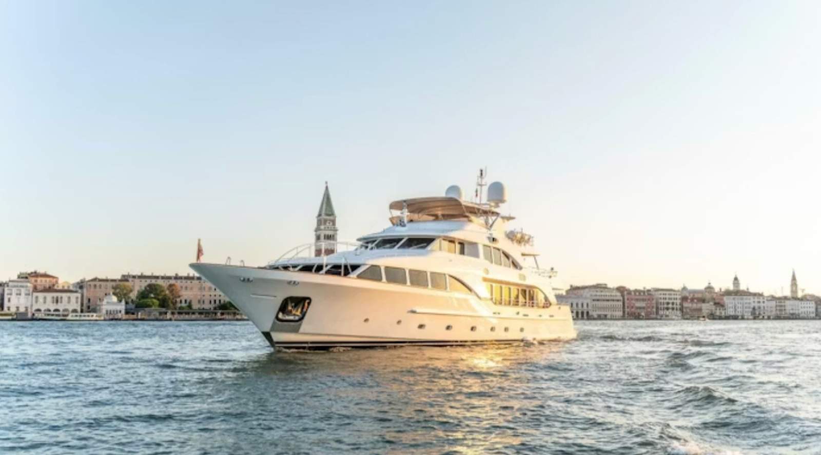 Benetti Classic 120 MY